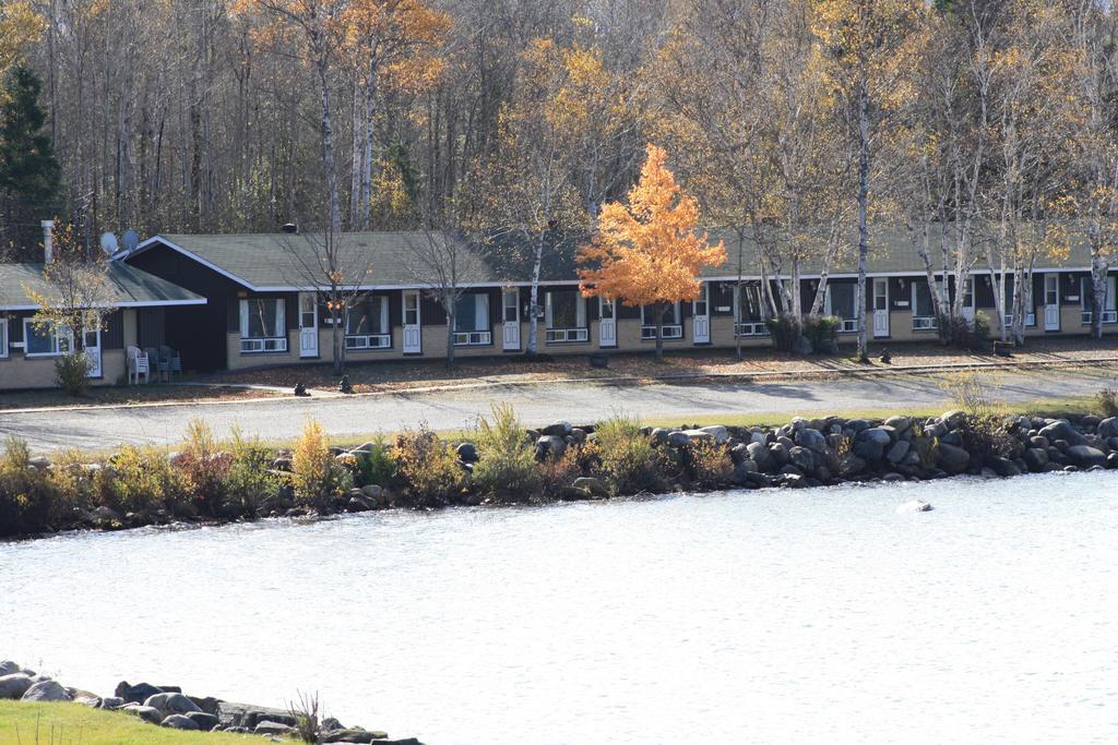 Carolyn Beach Inn Thessalon Εξωτερικό φωτογραφία