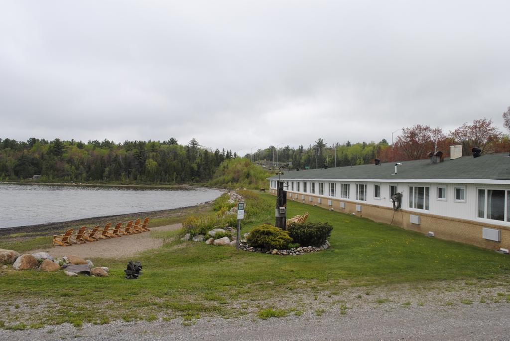 Carolyn Beach Inn Thessalon Εξωτερικό φωτογραφία