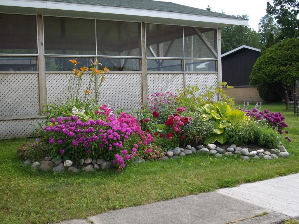 Carolyn Beach Inn Thessalon Εξωτερικό φωτογραφία